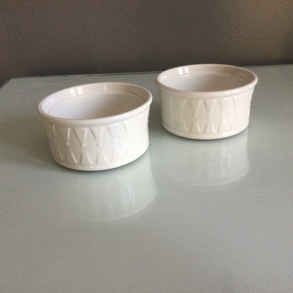 2 Ivory Ceramic Dishes
